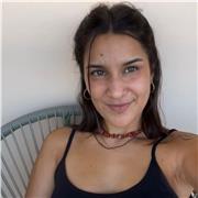 Profesora de apoyo escolar para niños y niñas, con el fin de reforzar y mejorar el inglés